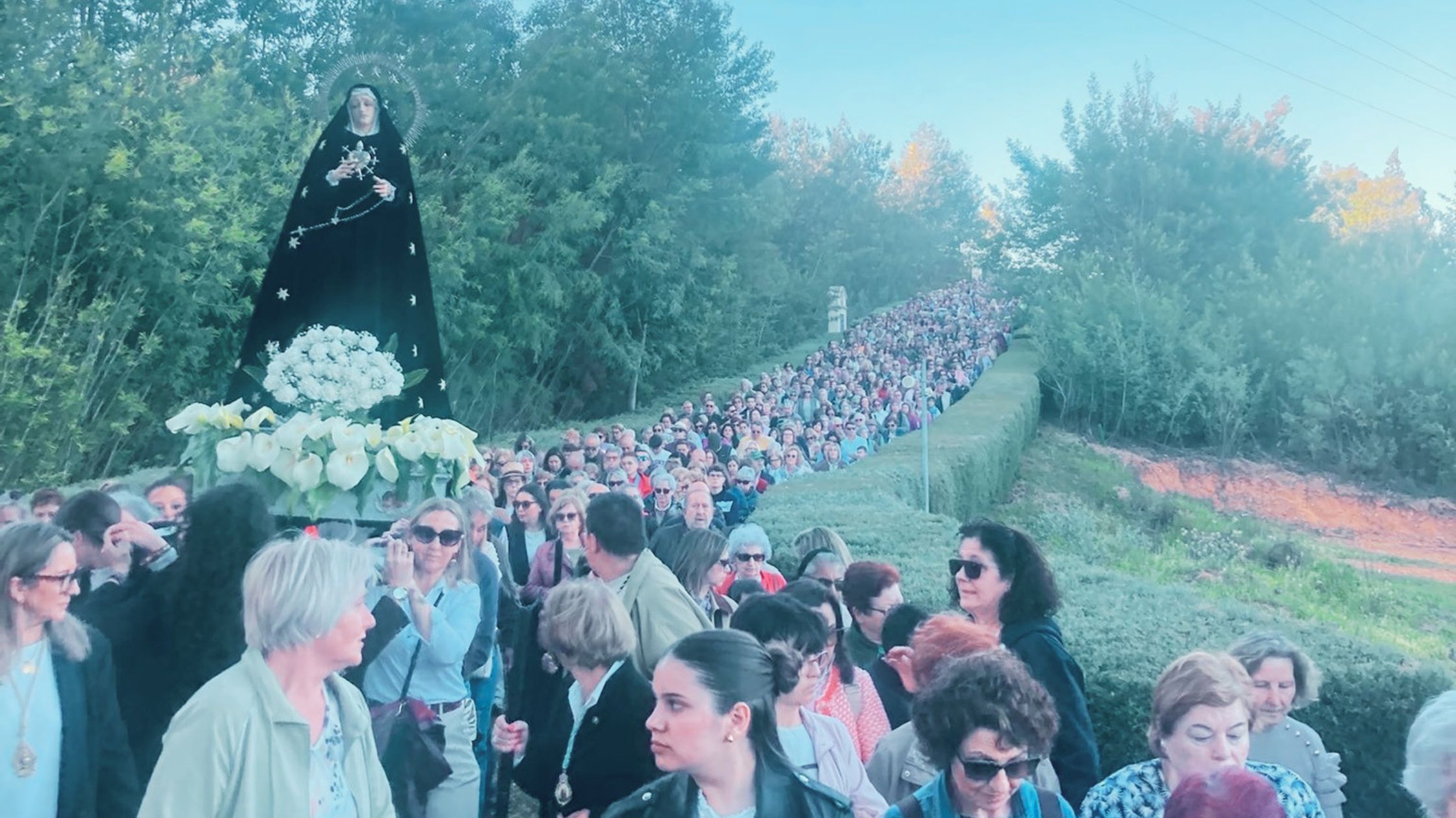 Más de 3.000 personas llenan la explanada del Santuario de Chandavila